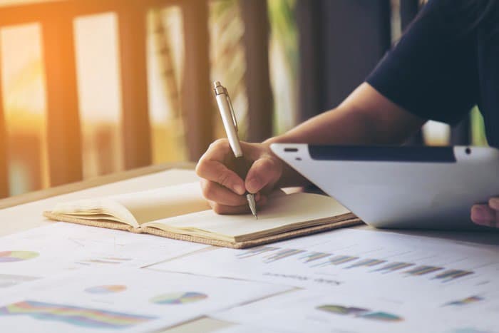 Ghi chép, thu thập thông tin là công việc quan trọng của người quản đốc