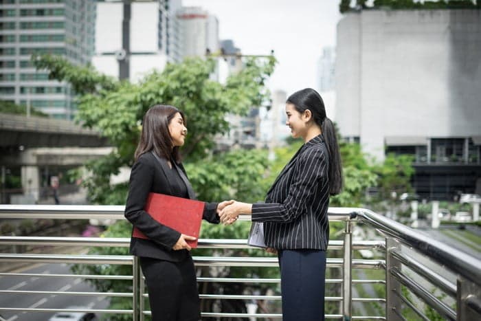 Xây dựng mối quan hệ ngay từ đầu gặp gỡ