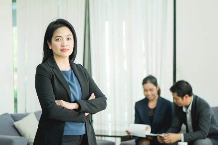 Thuận lợi và khó khăn của nhà quản trị nhân sự