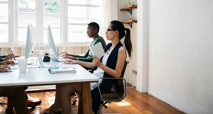 Tuyển dụng qua trung tâm giới thiệu việc làm 
