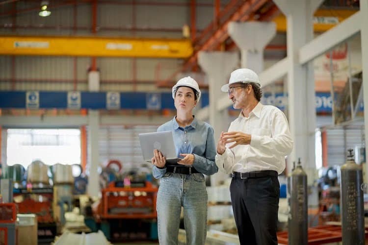 Nhà cung cấp tiền hành khảo sát nhà máy