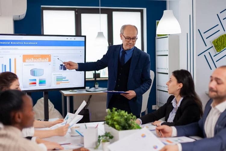 sử dụng hình ảnh minh họa để báo cáo