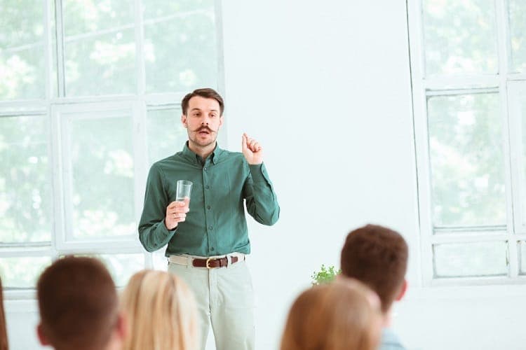 Speaker cần Kết nối và tương tác với người nghe