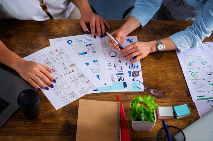 Tiến hành giám sát, đánh giá và đo lường quá trình hoạt động Marketing