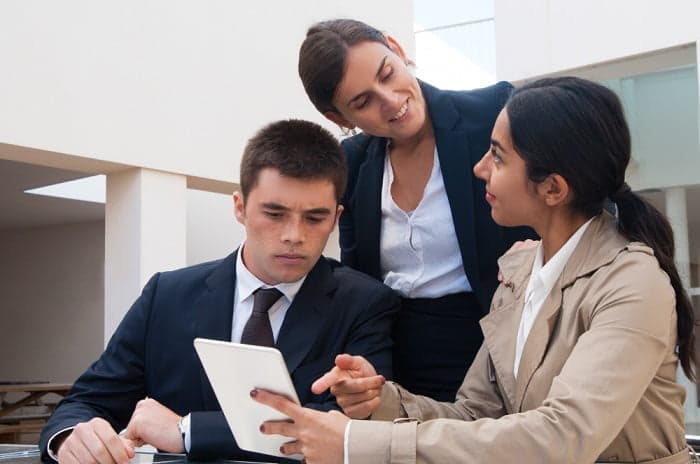 Quản trị nhân sự là quá trình quản lý và điều hành tài nguyên con người trong doanh nghiệp