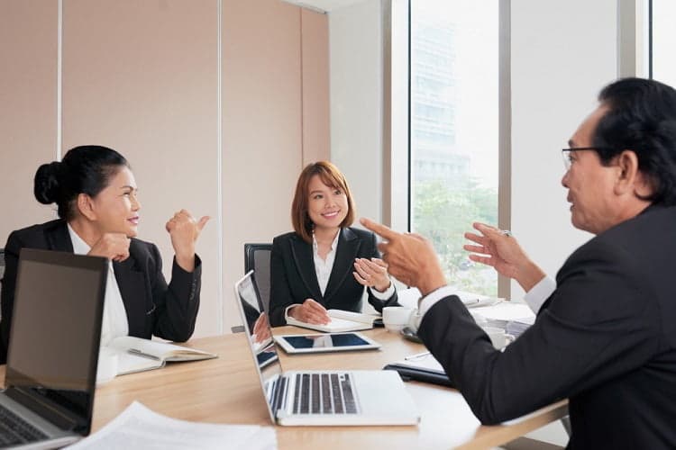 giao tiếp và đàm phán là tố chất cần có của chairman