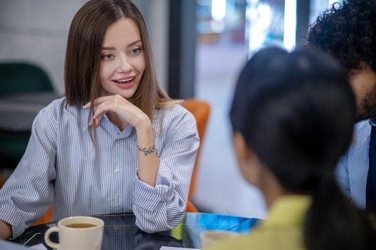 đừng nói chen vào lời người khác