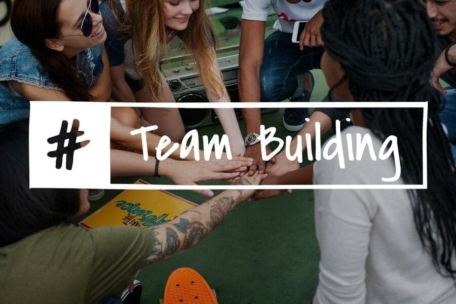 Tổ chức hoạt động Team Building cho nhân viên