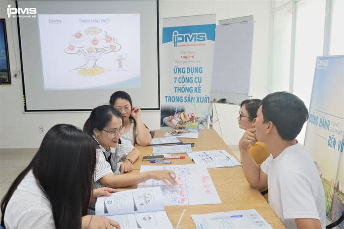 Học viên trong khóa học 7 công cụ quản lý chất lượng