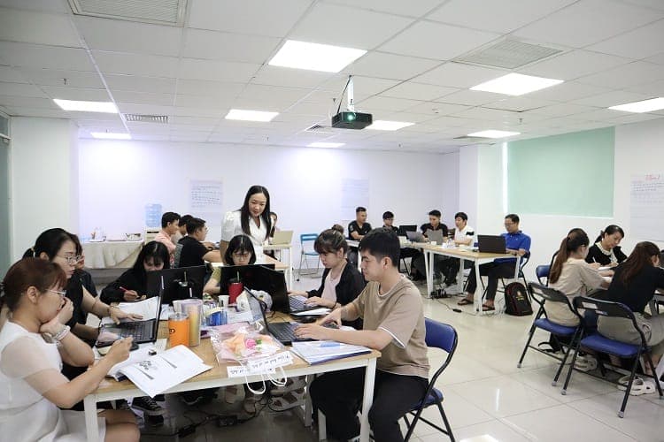 Học viên lớp Public tại Học viện PMS